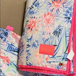 New Lilly Pulitzer beach mate Sea to Shining Sea beach with carrying bag